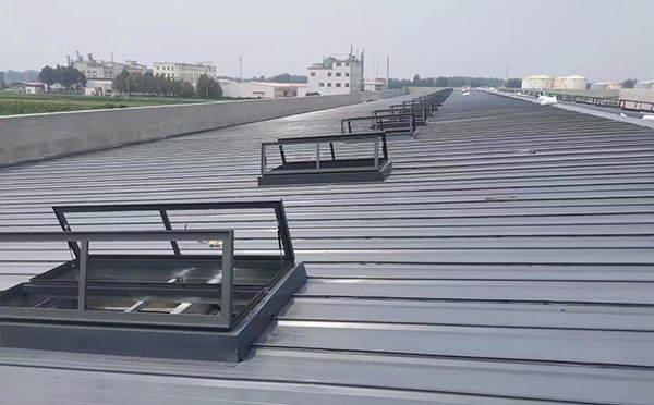 某中学室内体育馆循化排烟窗改造项目