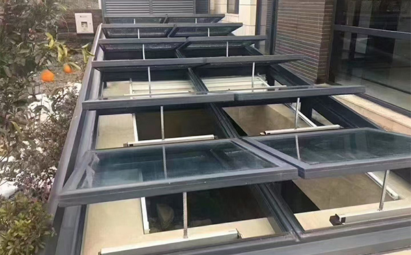 某轨道交通车辆维修车间循化排烟窗应用