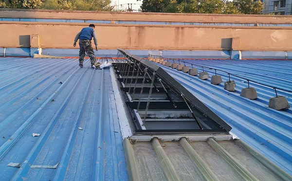 某区域性物流仓储中心循化排烟窗系统安装项目