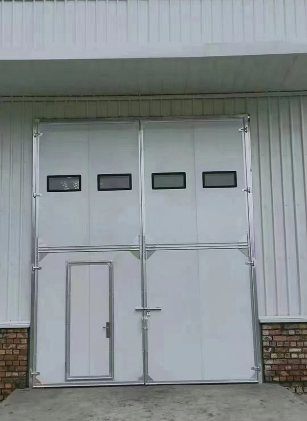 循化工业门在设备装配车间出入口的实施记录