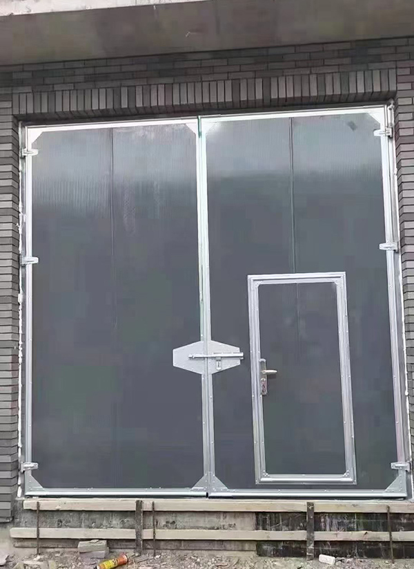 循化工业平开门在大型设备制造车间的应用实例