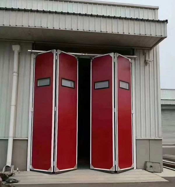 循化工业折叠门在大型装配车间出入口的应用实例