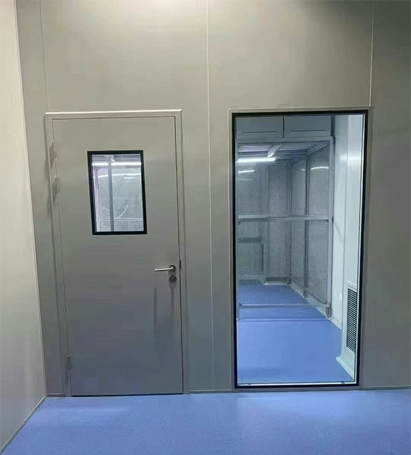 学校教学楼完成循化防火门标准化安装